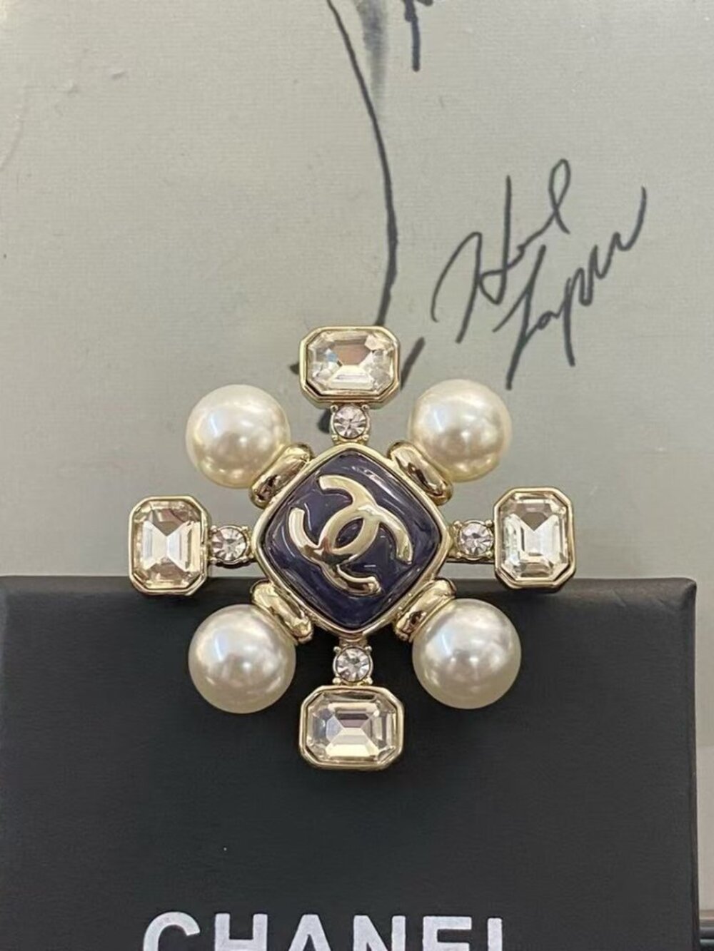 🥂Chanel brooch